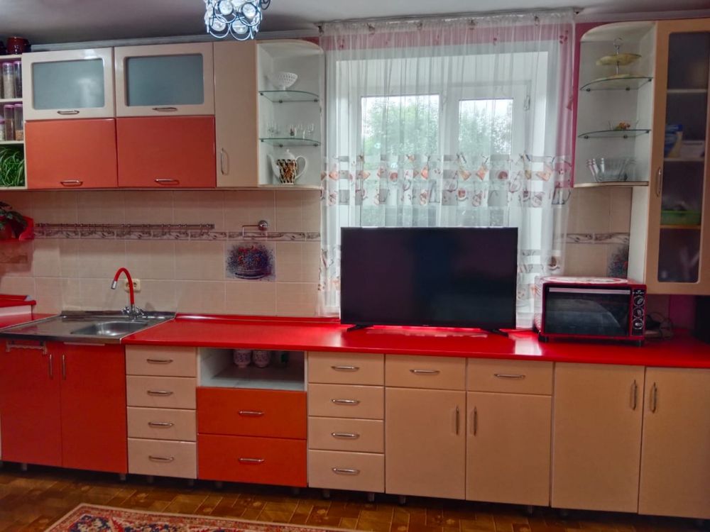 Кухонный гарнитур и куханная зона