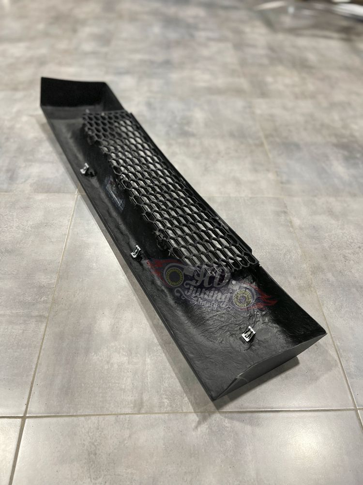Решетка радиатора нижняя Hummer Н2 Рестайлинг