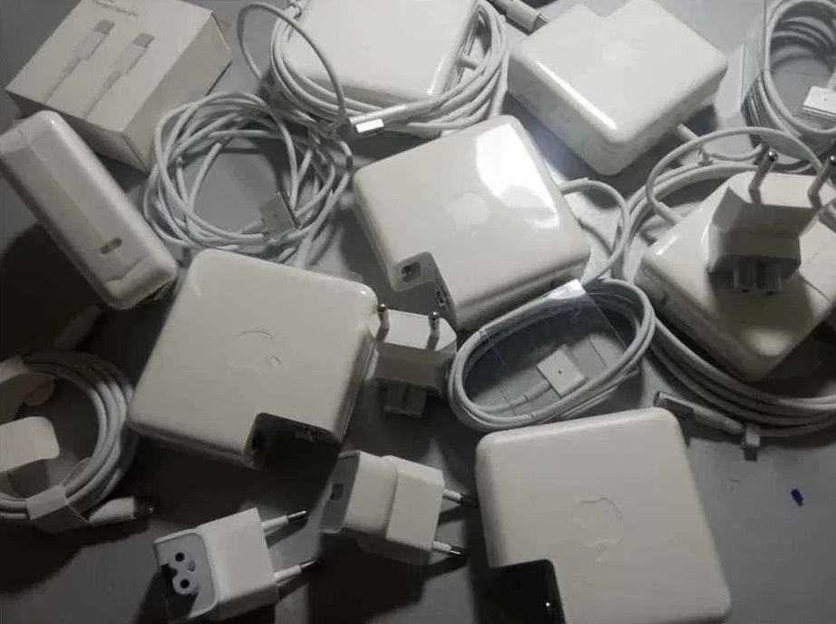 на MacBook под 85W - зарядка, блок питания на макбук