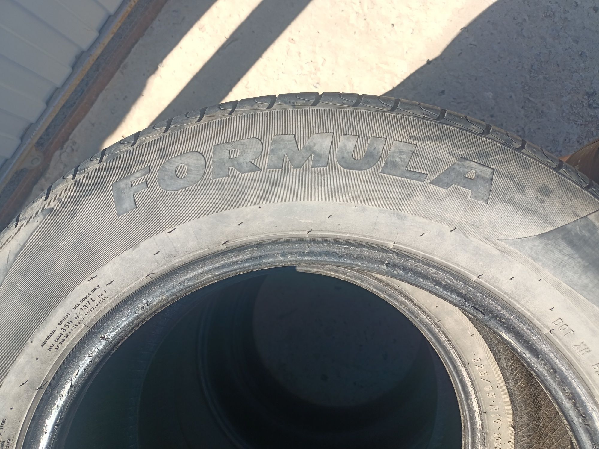 Продаются шины в  среднем состоянии размеры 225 /65 R 17 фирма формула
