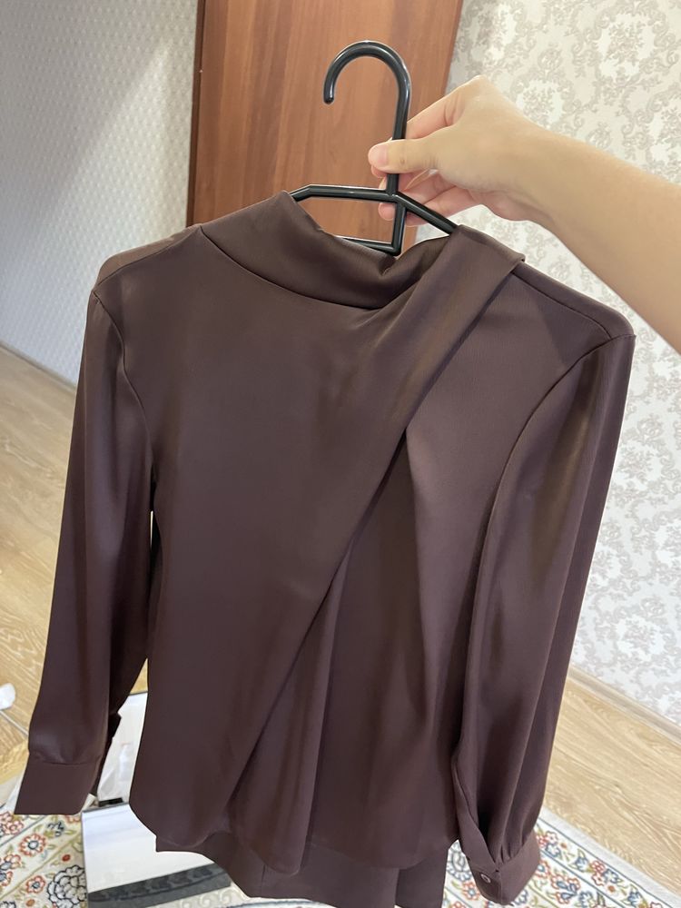 Продается женские брюки и блузка