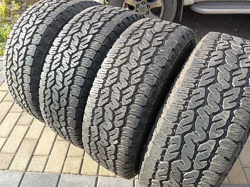 Шины 235/65 R17 - "Matador Izzarda A/T2" (Словакия), всесезонные.