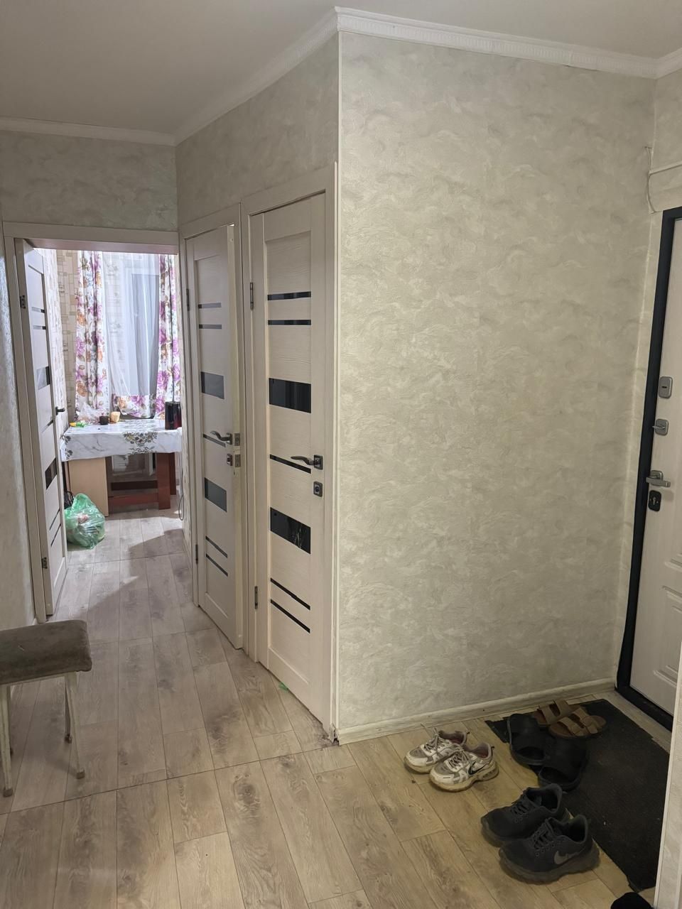 3 бөлмелі пәтер ұзақ мерзімге жалға беріледі, Майқұдық 15 мкр