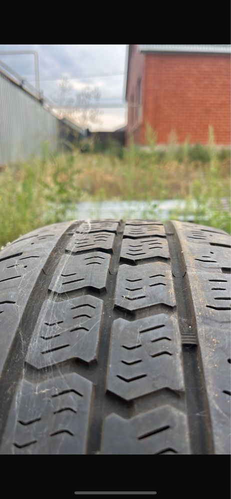 Продам летние  шины 225/65/16с.