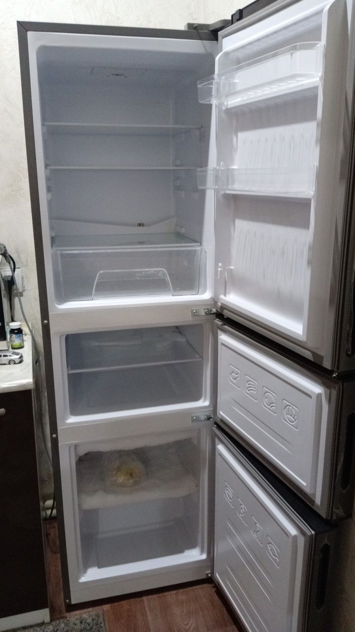 Холодильник новый работает отлично