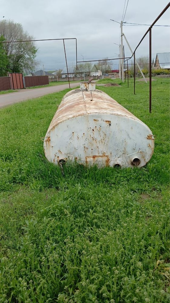 Продам цестерны (бочки) вместимость 8 кубов.