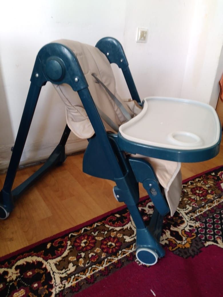 Коляска и детское  стулчик