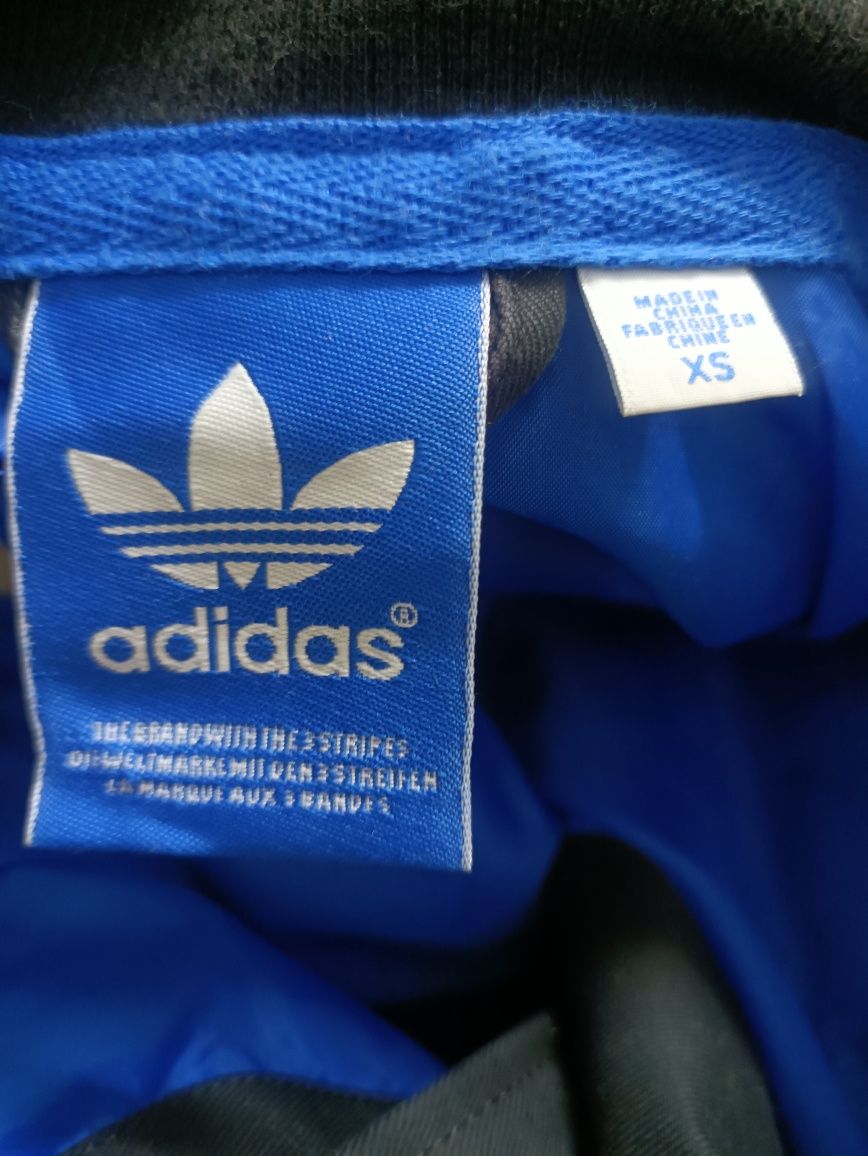Бомбер Adidas в идеальном состоянии