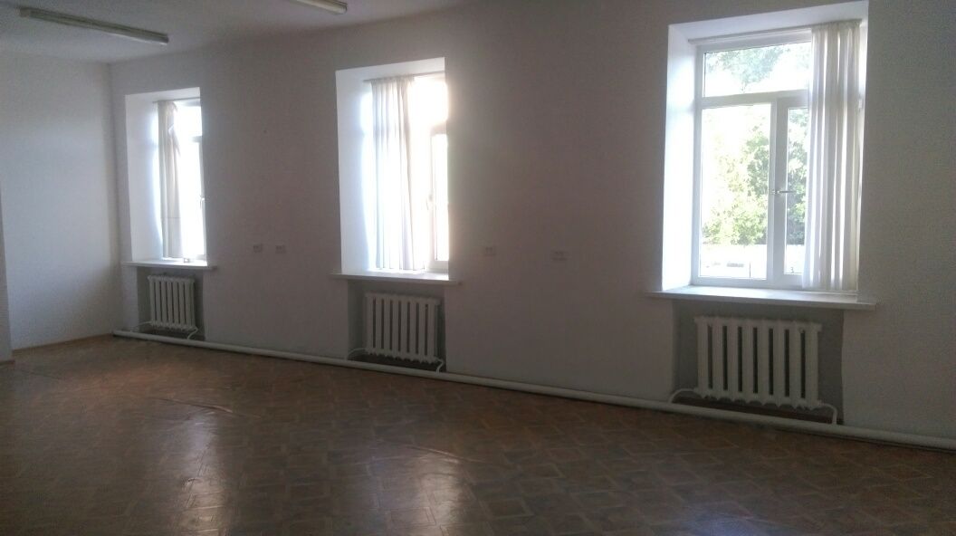 Сдам в аренду офисное помещение! Ул. Бакинска 1/1 . На 2-м этаже! 3200