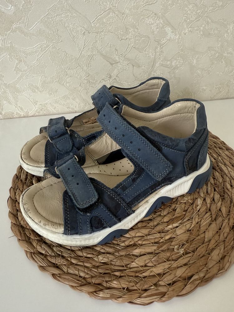 Продам сандали детские