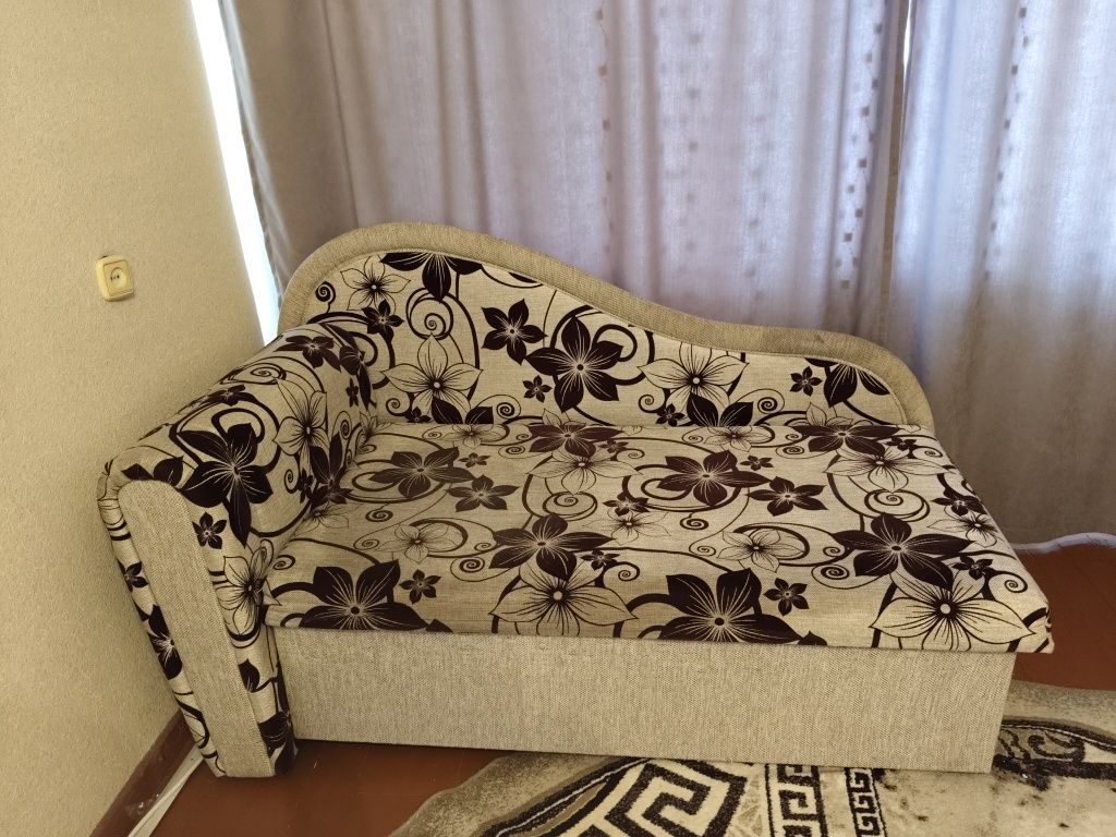 Продам диванчик, б/у,хорошее состояние, самовывоз!!