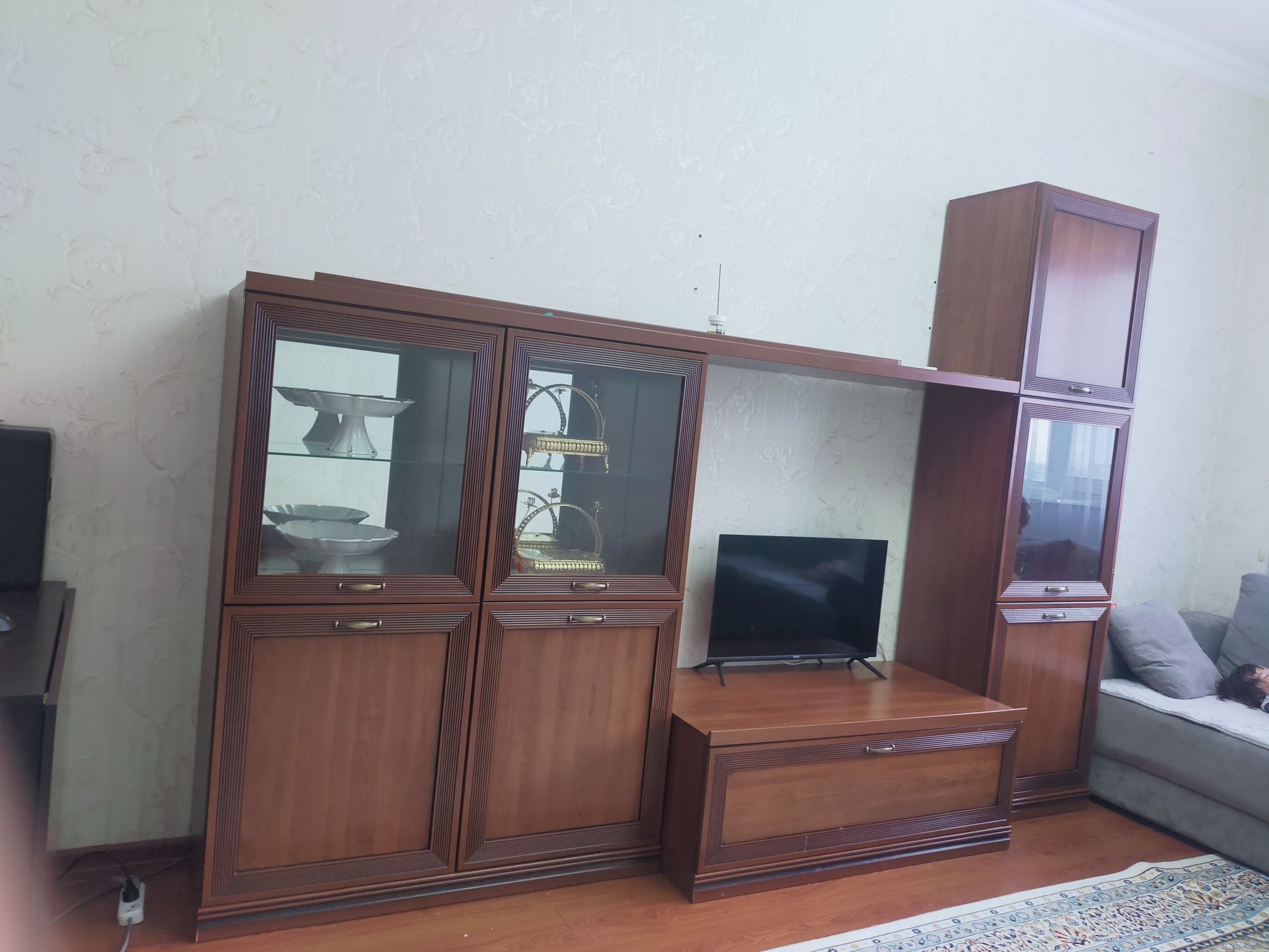 Подставка для телевизора с горкой