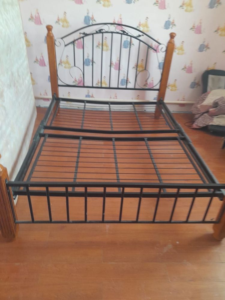 Продам двухспальную кровать