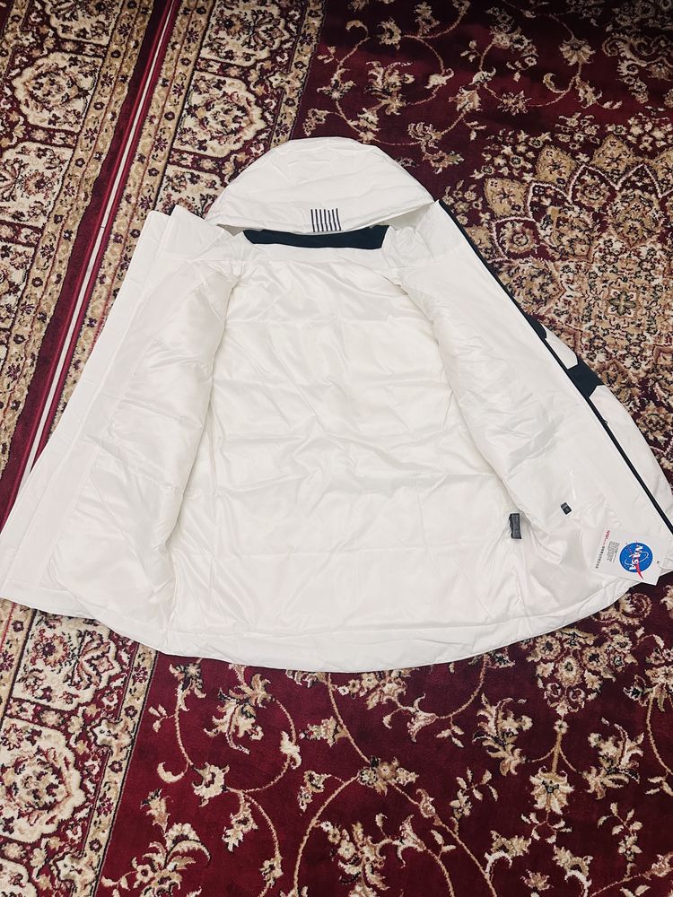 Продам горнолыжную куртку NASA