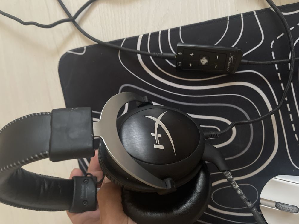 Клавиатура Hyper x наушнкии Hyper x мышь и уселитель сигнала