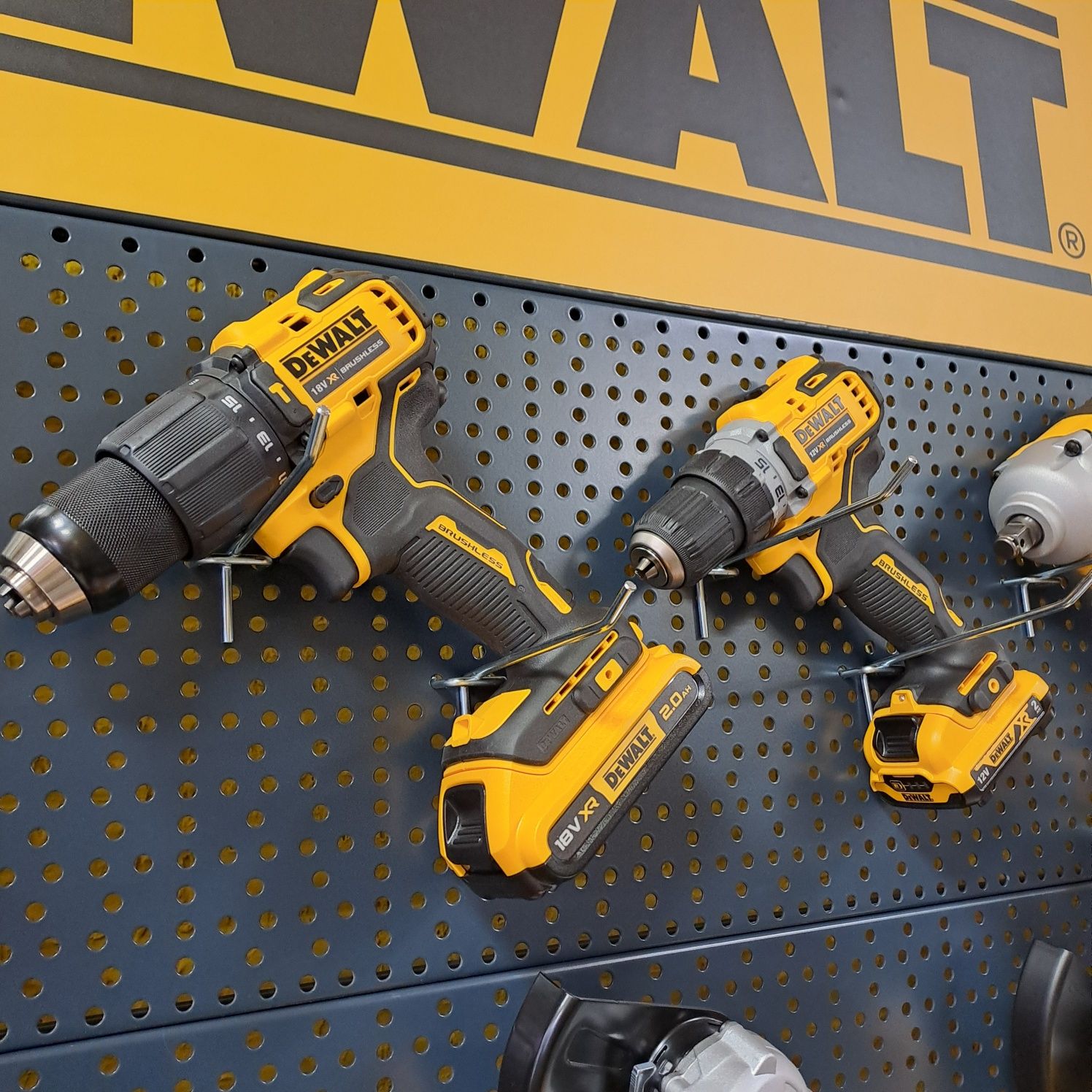 Шуруповерт аккумуляторный! DeWalt/Девольт! Бесплатная доставка! Рэд!