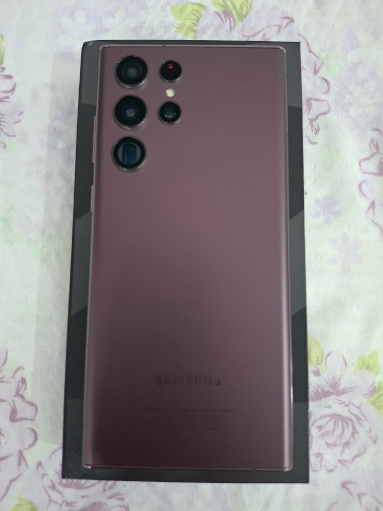 Телефон Самсунг S 22 Ultra