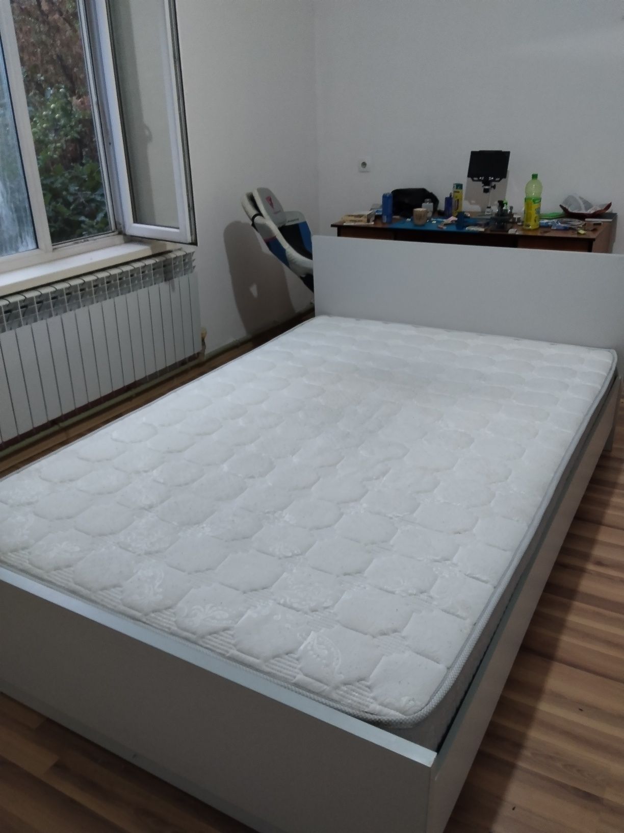 Продаётся кровать с матрасом