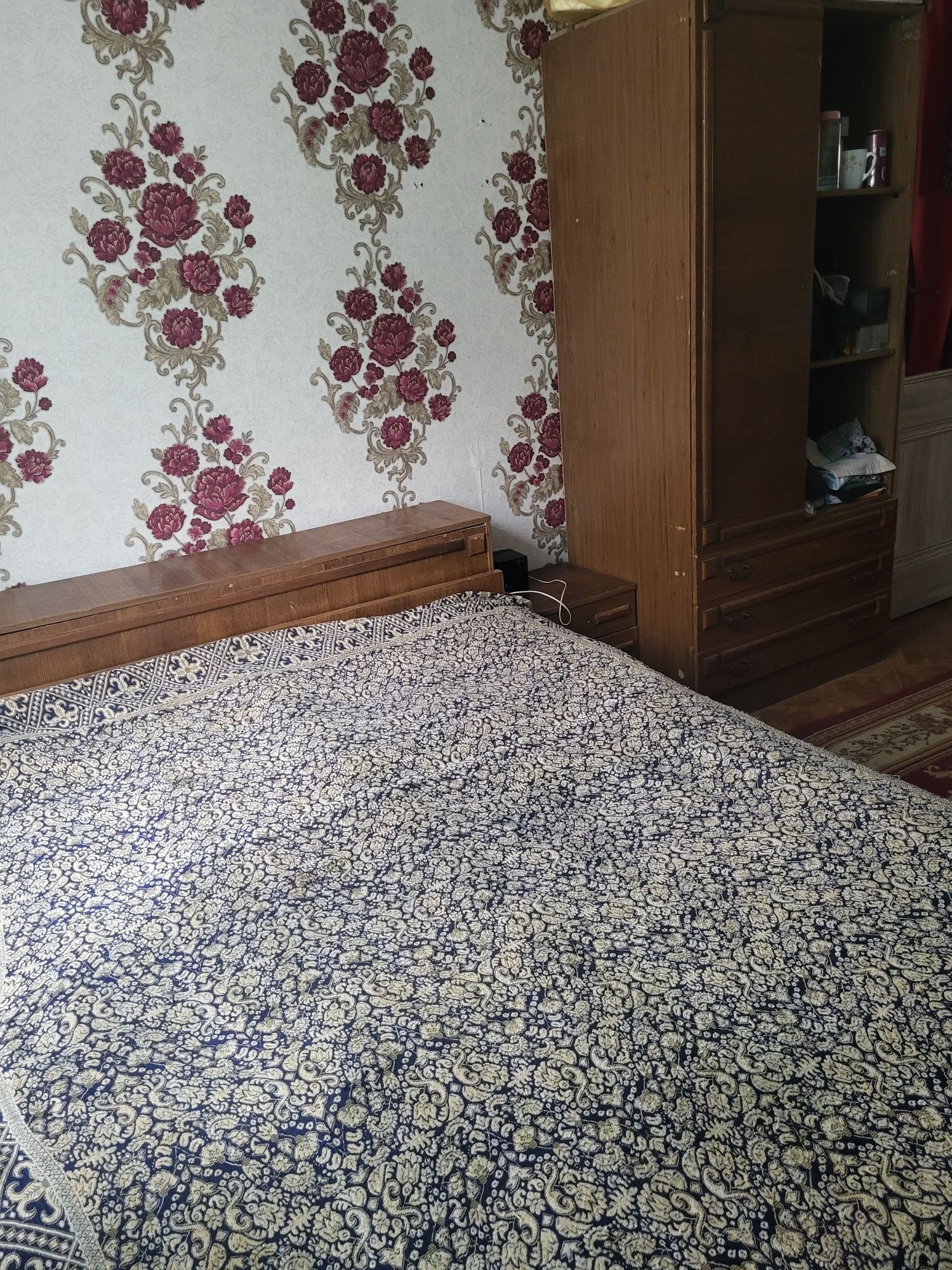 Продам двухспальную кровать со шкафом