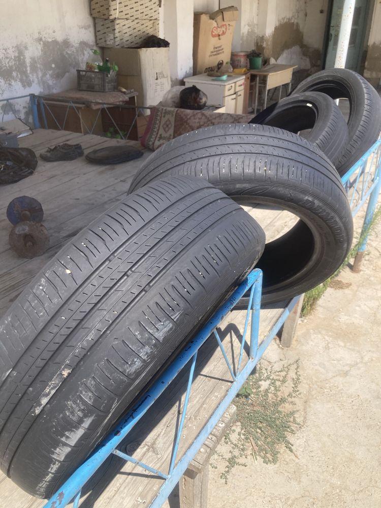 Фирма DUNLOP 4 шт в хорошем состоянии 205/55/R17, еще 2 шины есть