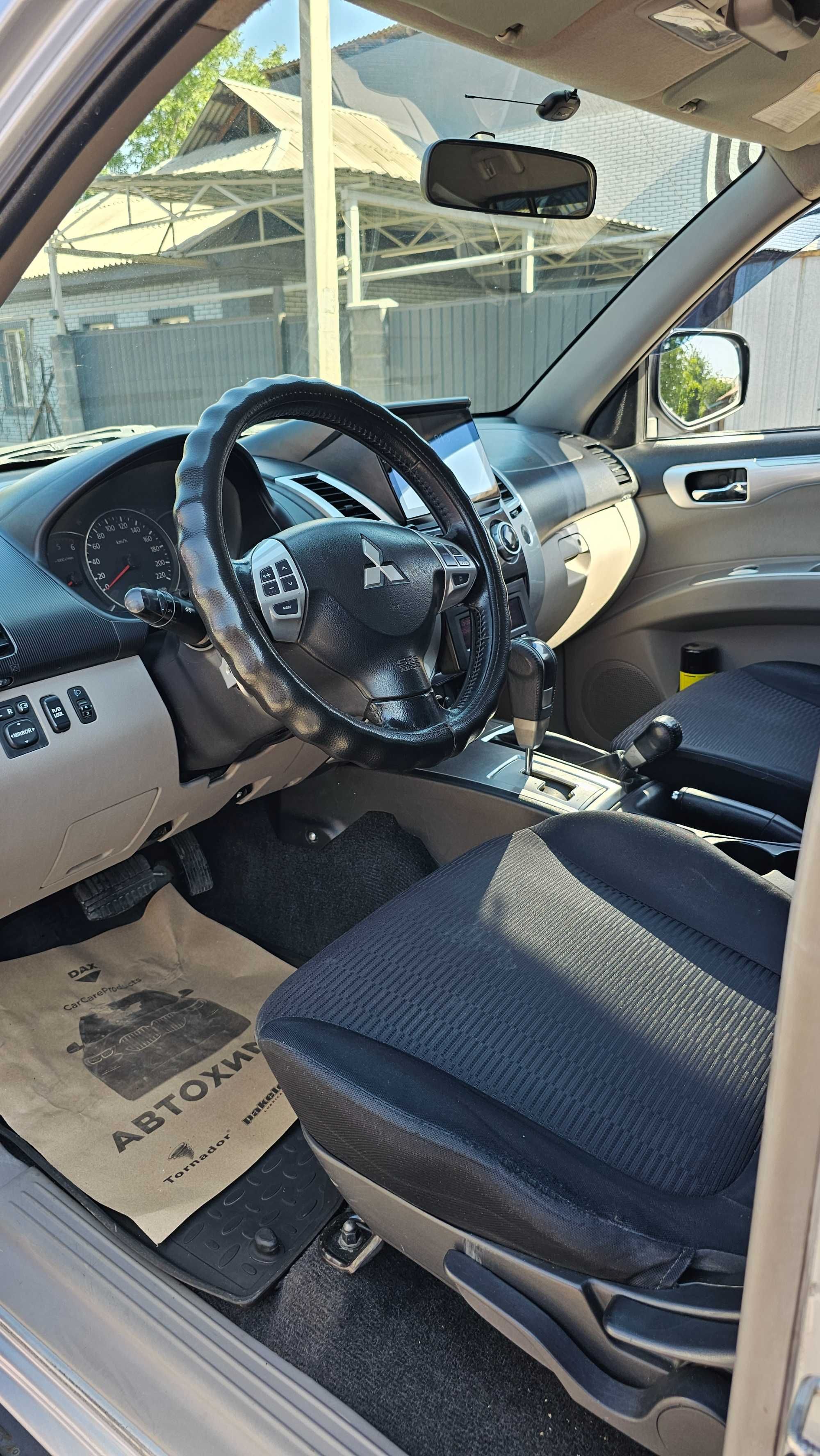 Mitsubishi Pajero Sport 2013