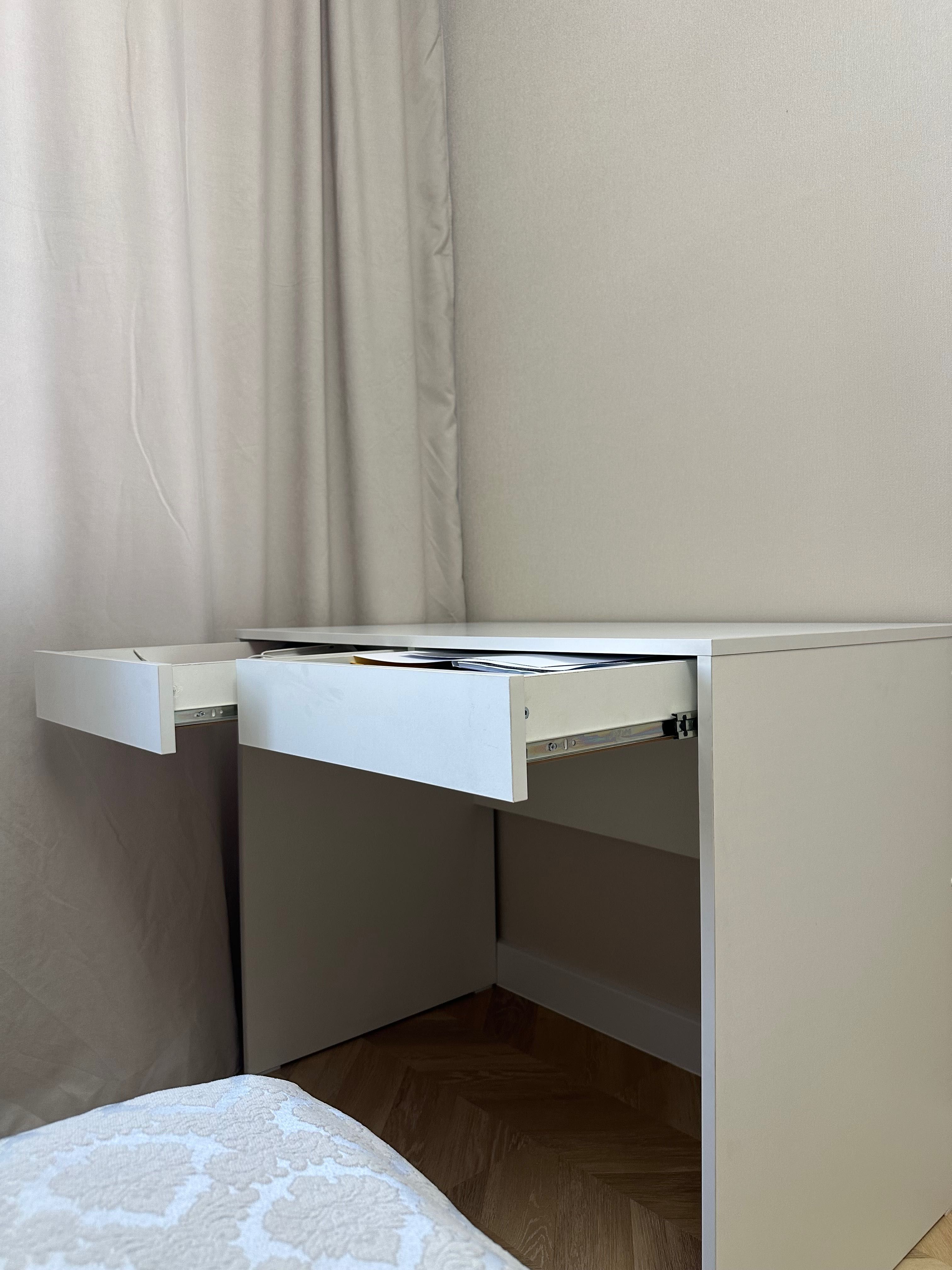 Стол IKEA в идеальном состоянии