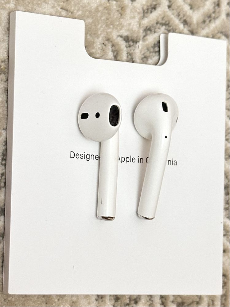 Продаю оригинальные AirPods 1 поколения