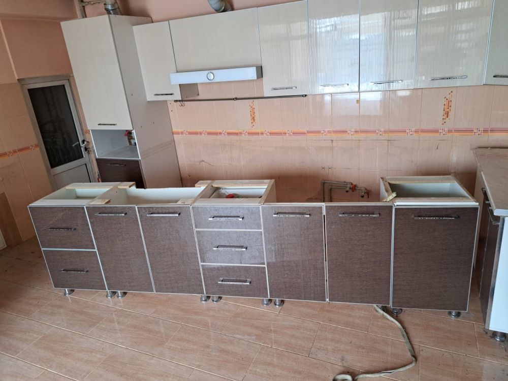 Продам кухонный гарнитур б/у акрил