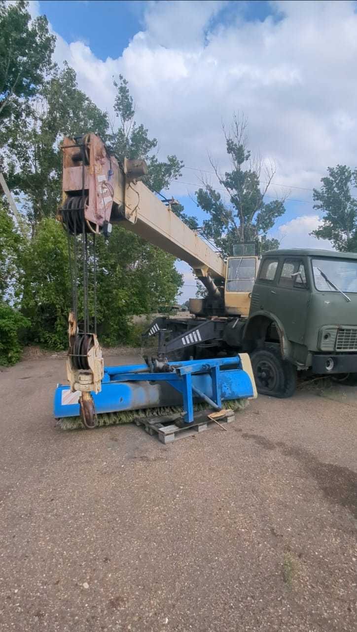 Продам спецтехнику на запчасти