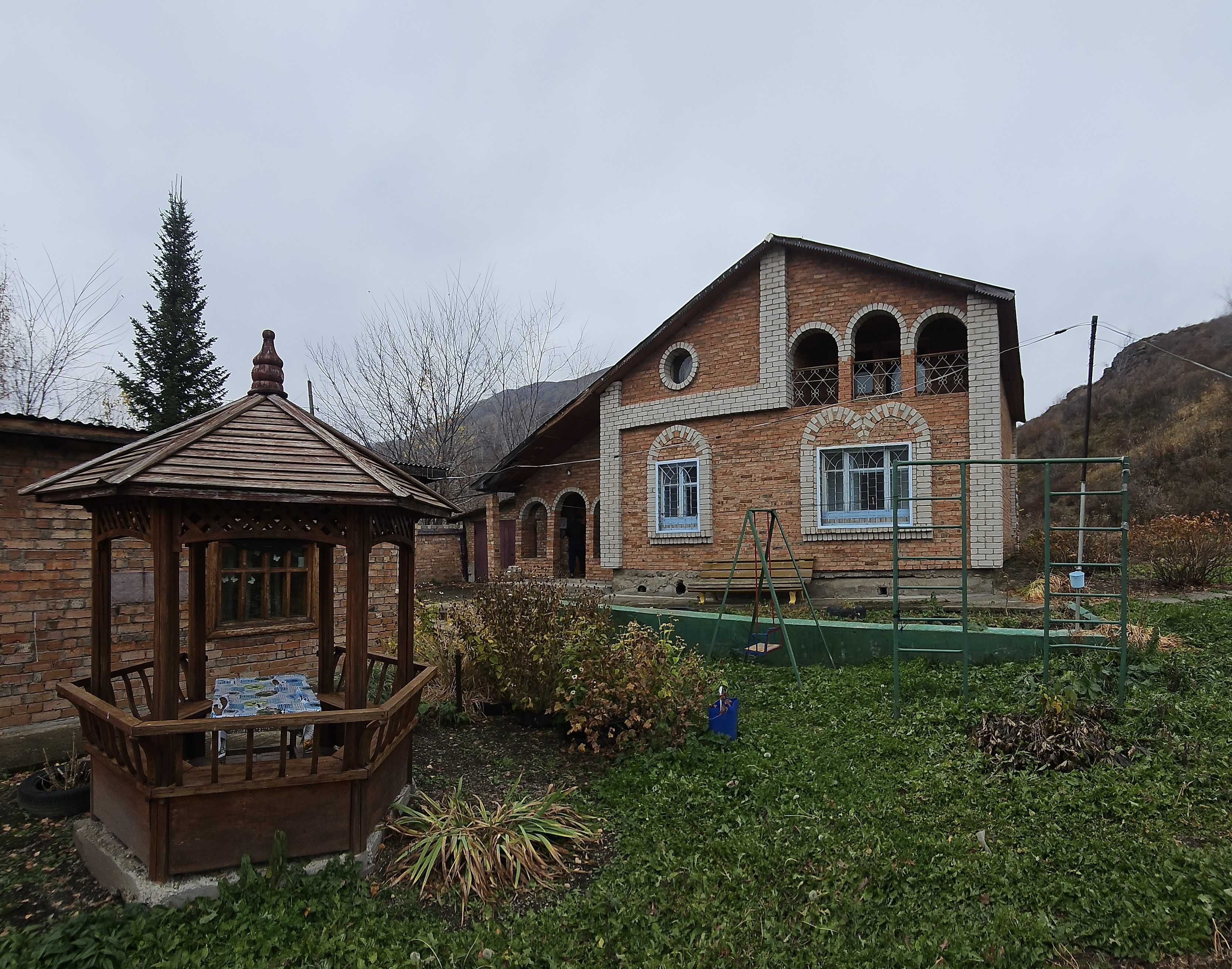Коттедж кирпичный 6 комнат в Горной Ульбинке
