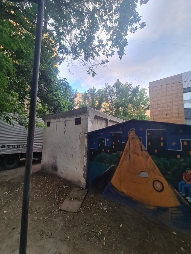 Гараж за маг. Купец (сейчас Инмарт) в центре города