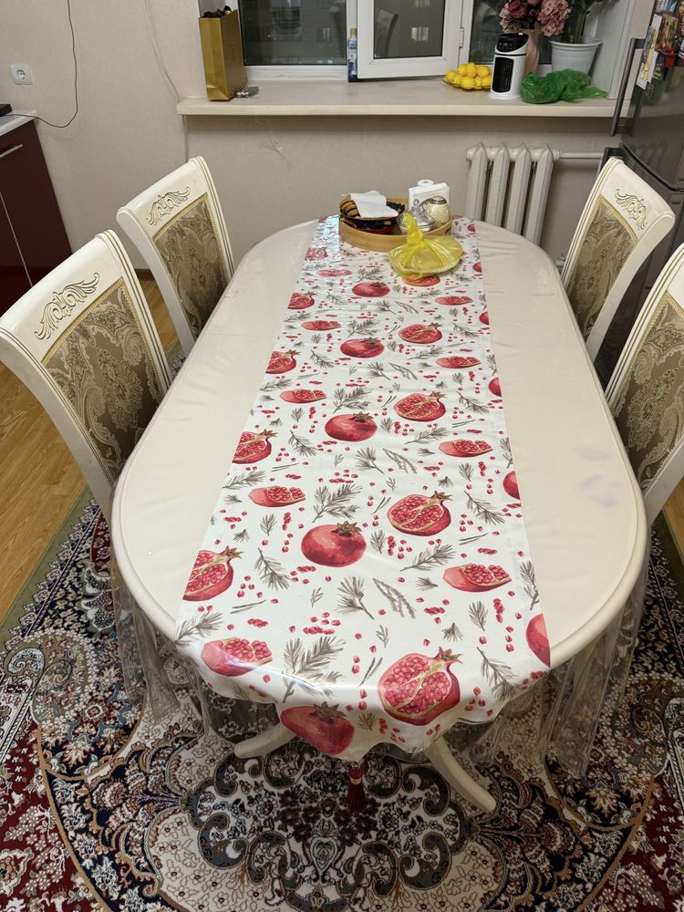 Кухонные стулья и стол