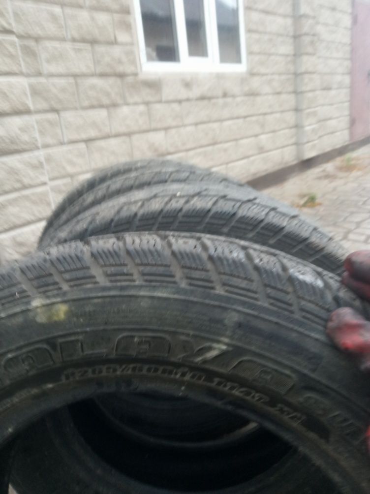 Шины зимние шипованные в отличном состоянии