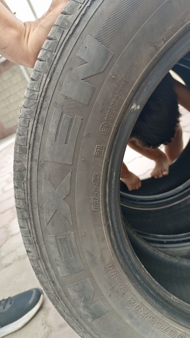 Шины летние Nexen, одна зимняя Goodride