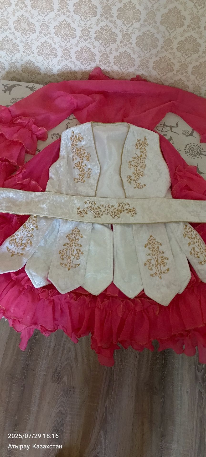 Казахский костюм продам или сдам в аренду.