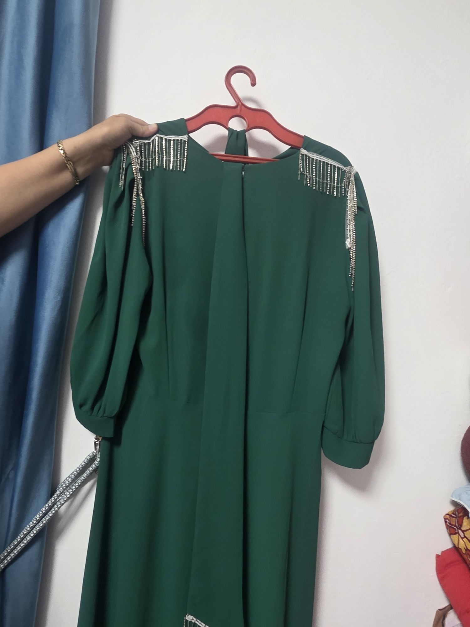 Платья модные сумки модные  и посуды