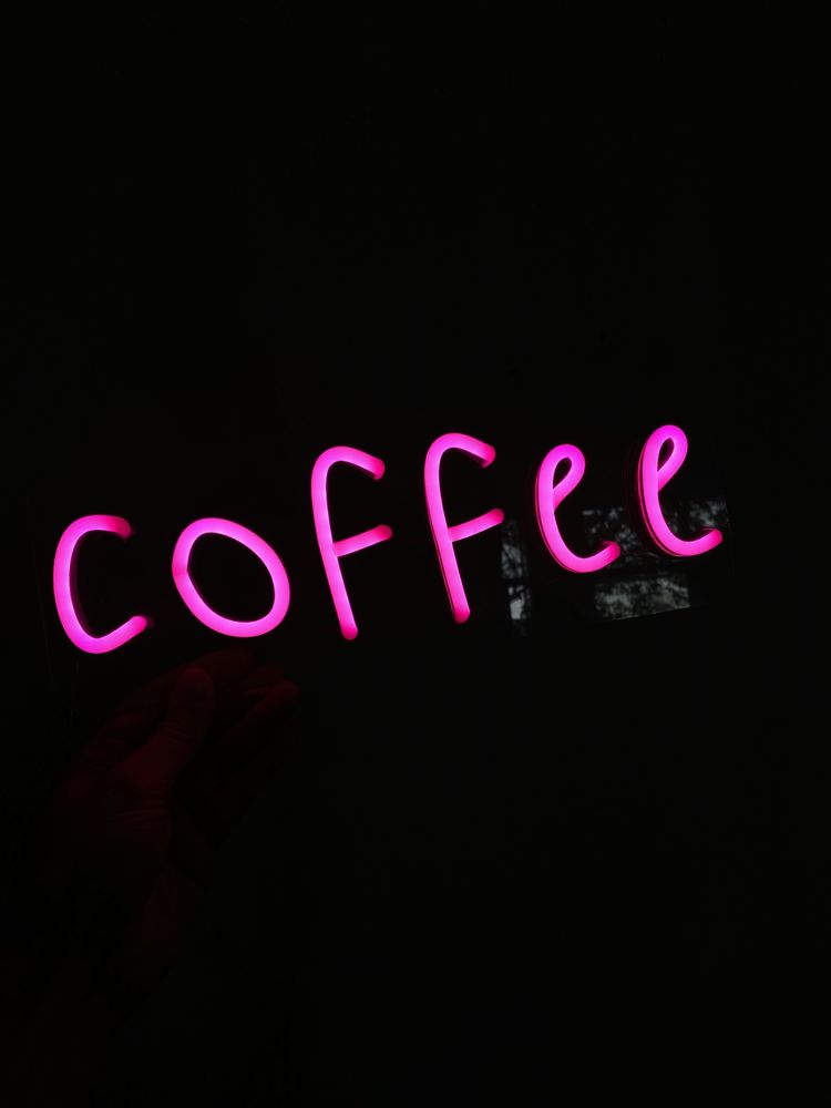 Неоновая вывеска coffee