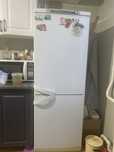 Продам холодильник Indesit (нерабочий)