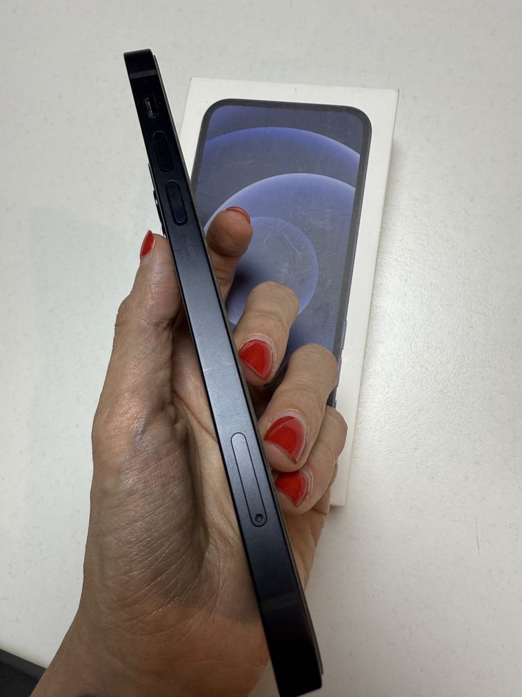 iPhone 12, 64 ГБ, отличное состояние