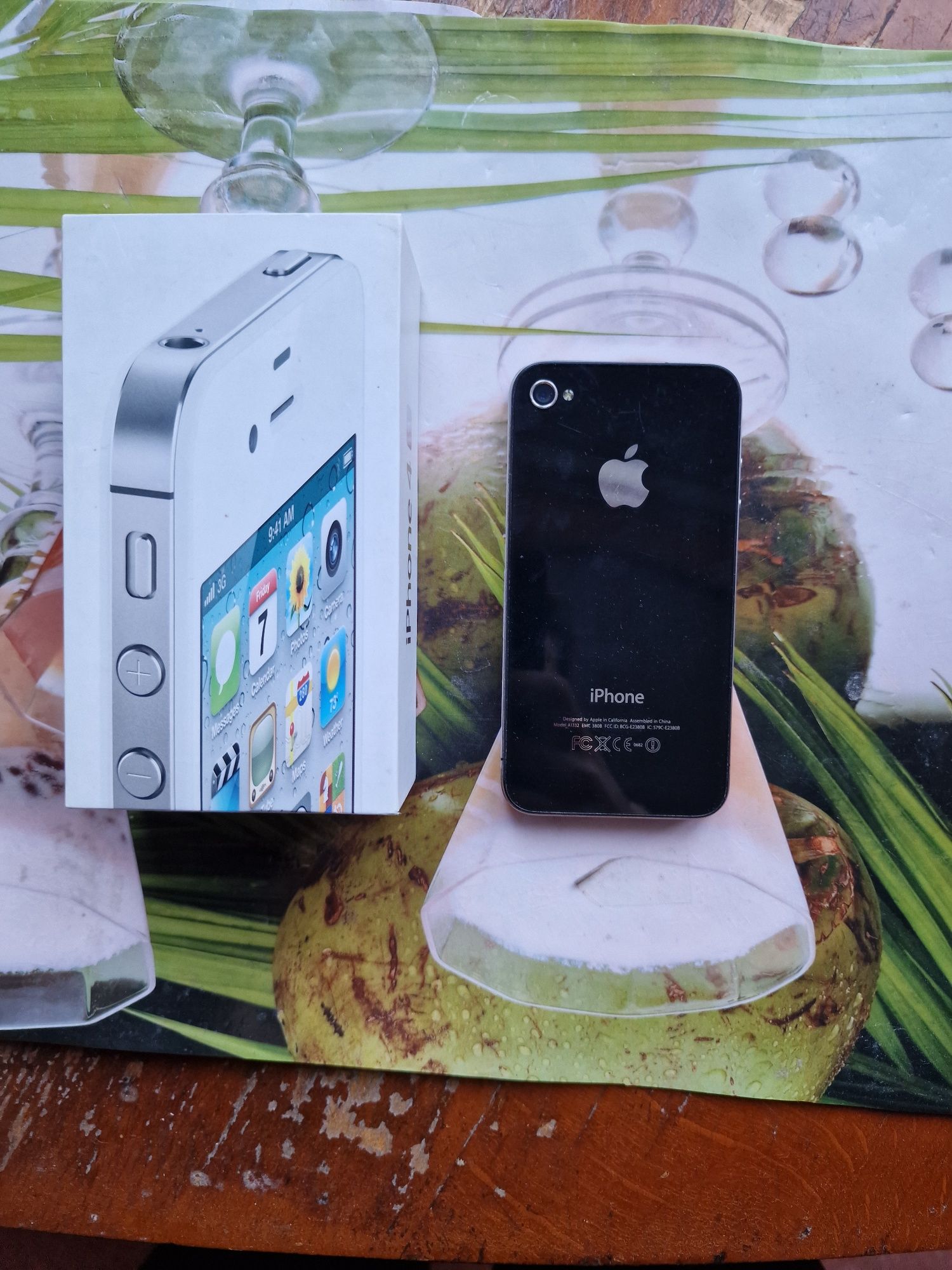 Телефон Iphone 4s