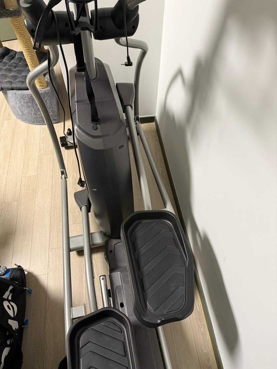 Эллиптический тренажер Spirit Fitness XE395