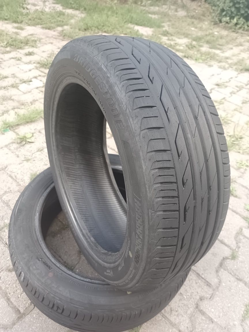 Покрышки 2шт Bridgestone 205/50/р17