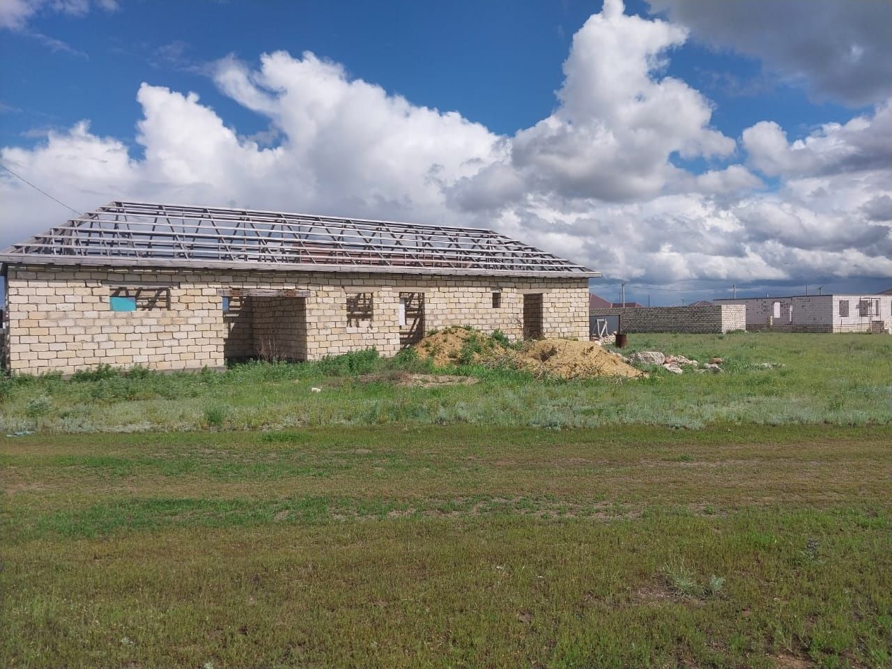 Продам участок с времянкой в Маржанбулаке