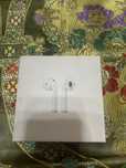 Продам кейс и правый наушник AirPods 2