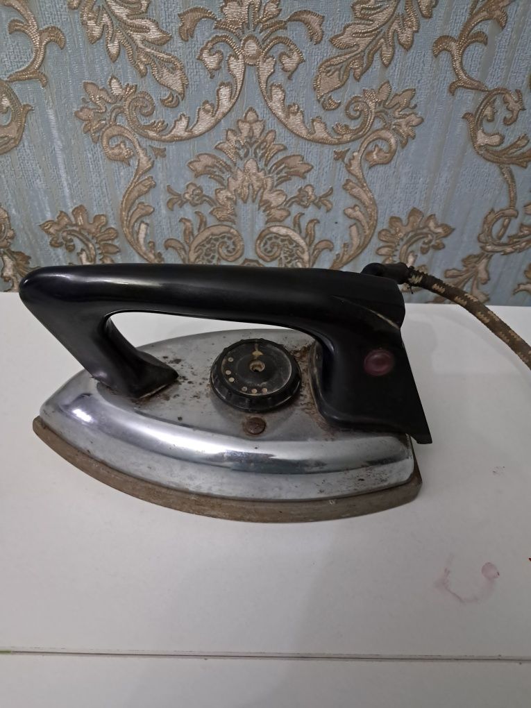 Утюг металлический