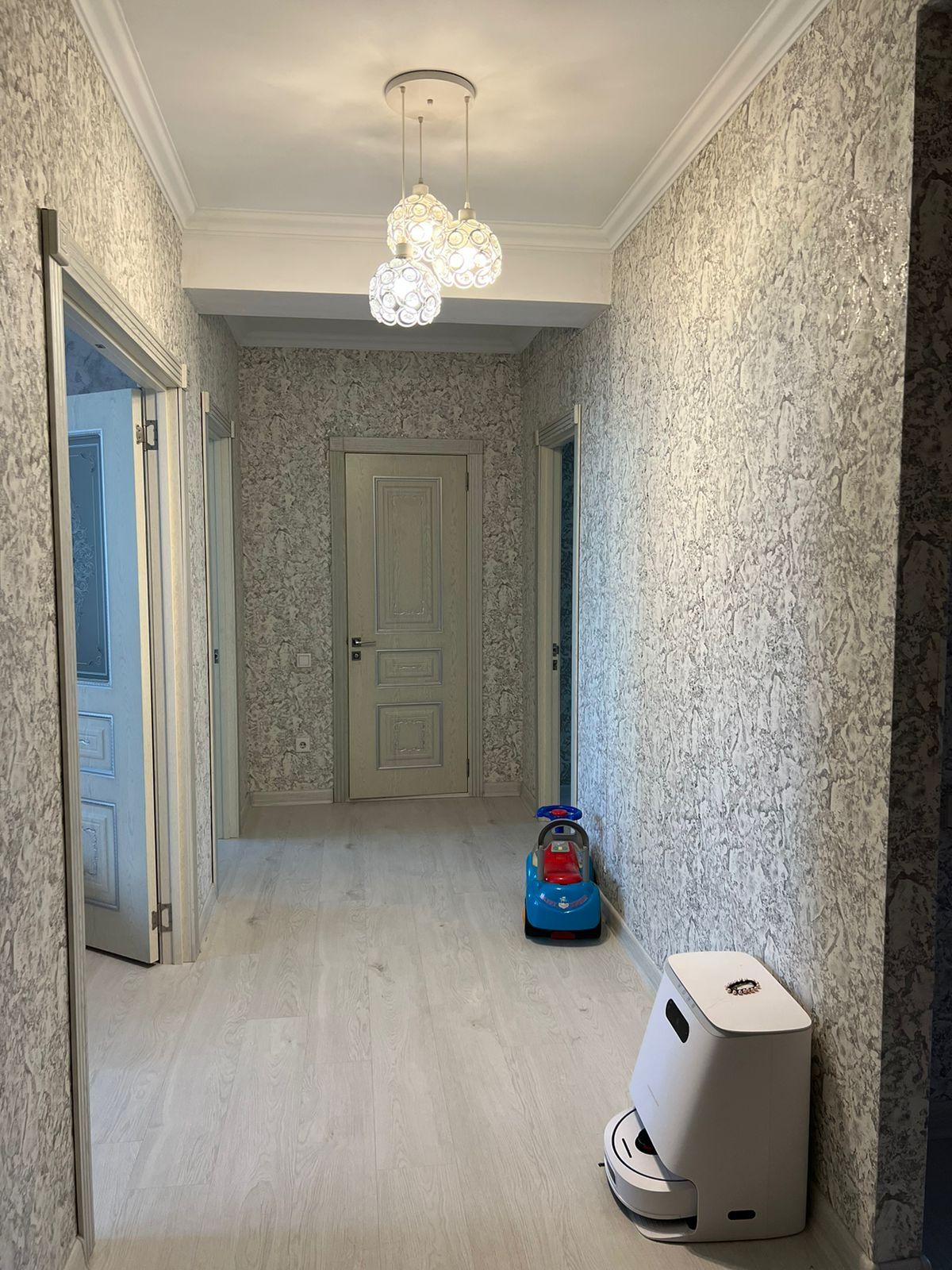 Трешка в микрорайоне Сарыарка , 80 квадратов , 2 сануазла, 2 балкона