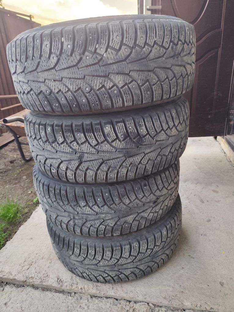 Nokian hakkappelita  225/55 17