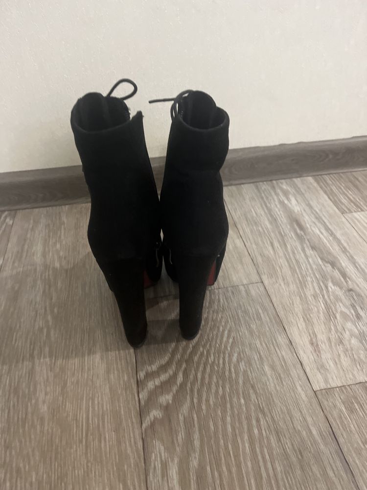 Продам ботильоны женские