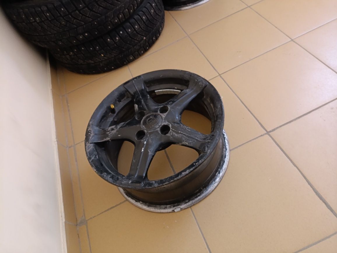 Срочно продам диски с шинами