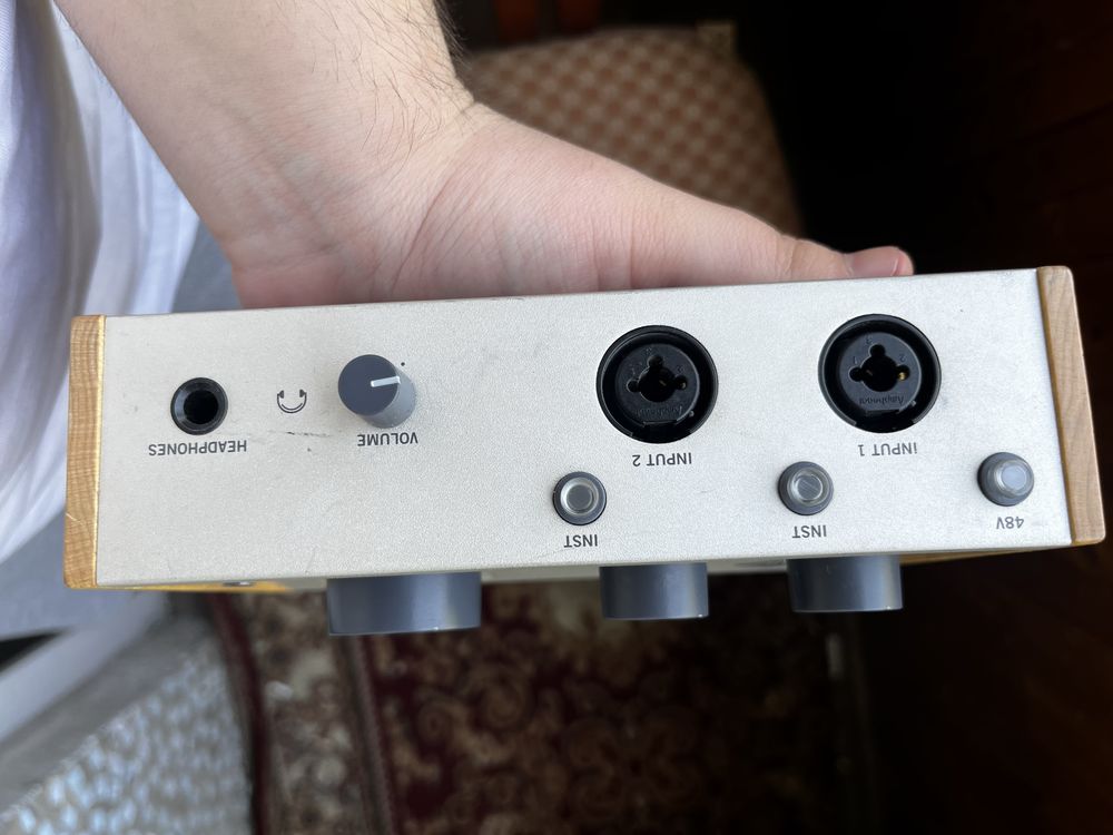 Звуковая карта Universal Audio Volt 276